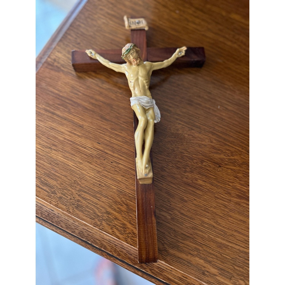 Vintage Italitan Wall Crucifix - Picture 2 of 4